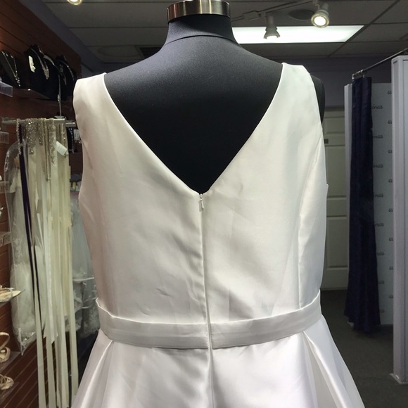 Lia Mia - Style 9225 - Size 26 - Ivory - Picture 4 of 4